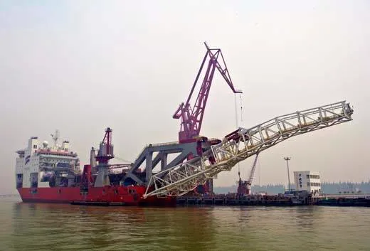 Pipelayer Caesar: Photo credit COSCO Shipyard