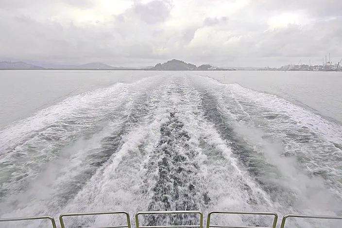  Powered by twin Caterpillar C32 1825 HP engines, Raffaella II achieved a top cruising speed of 22 knots during sea trials producing a minimal wake.
