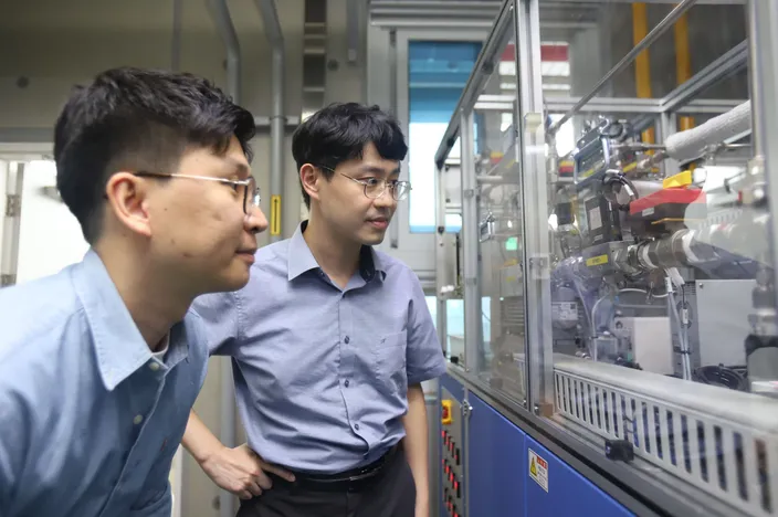  Principal Researcher Dr. Young Sang Kim (right). Image courtesy KIMM