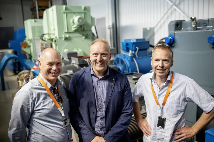 The project leaders pictured at the Sustainable Energy Catapult Center’s test facility at Stord, Norway from left to right: Egil Hystad, Wärtsilä, Willy Wågen, Sustainable Catapult, and Kjell Storelid, Wärtsilä. (Photo: Wärtsilä)