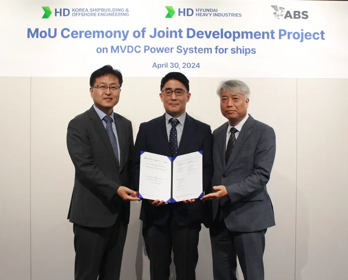Left tp right: Byoung-Hun Kwon, EVP, Digital Research Lab, HD KSOE; Bum-Woo Han, SVP, Initial Design Office, HD HHI; and Seong-Hun Kim, Director, Korea Business Development, ABS (Photo: ABS)