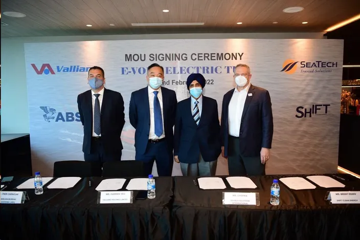 Left to right: Pier Carazzai, Vice President, Pacific Regional Business Development of ABS; Darren Yeo, Executive Vice Chairman of Vallianz; Govinder Singh Chopra, Director of SeaTech; Brent Perry, CEO of Shift Clean Energy (Photo: Vallianz)