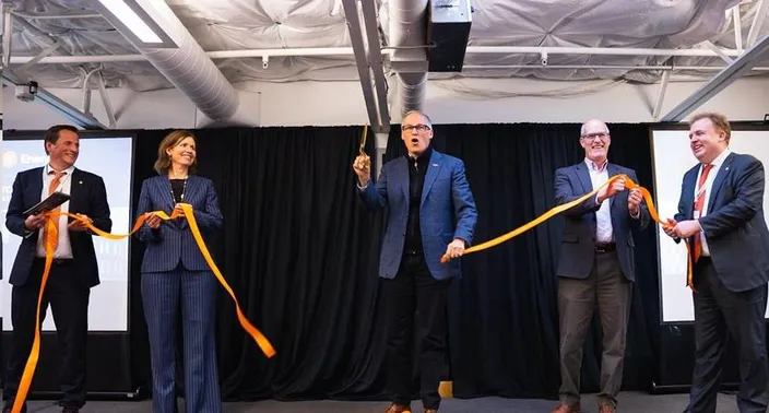 Left to right: Ole Jacob Irgens, President Corvus Energy Americas; Anniken Krutnes, Norway`s Ambassador to the USA; Jay Inslee, Governor of Washington; Rick Larsen, US representative; and Geir Bjørkeli, CEO Corvus (Photo: Corvus)