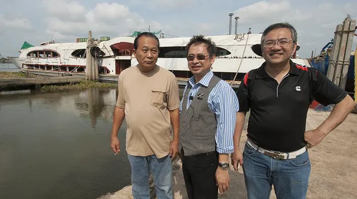 left to right: Sakchai Rujiphapra, Director, Mahachai Dockyard; Sathit Suwanprasert, Senior Engineer, Marketing Dept., Cummins DKSH (Thailand) and Ku Wee Ming, Manager, Regional Marketing, Cummins Asia Pacific with the newly launched Wonderful Pearl currently being fitted out alongside at the shipyard. (Haig-Brown photo courtesy of Cummins Marine)