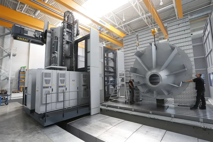 SCHOTTEL mechanical production facility; ©SCHOTTEL