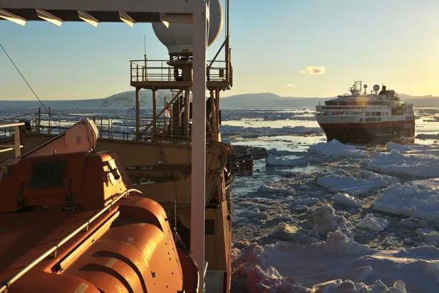 HMS Shacketon Leads 'Fram': Photo credit MOD
