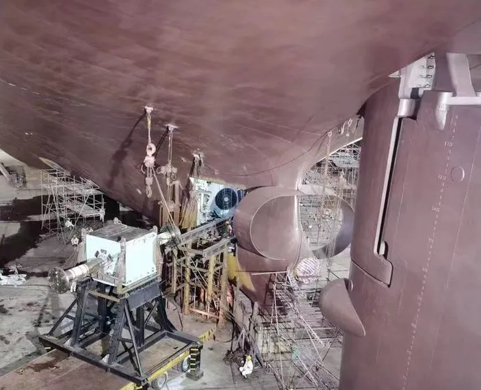  Shaft generator entering Berge Toubkal in Drydock © Wärtsilä Corporation

