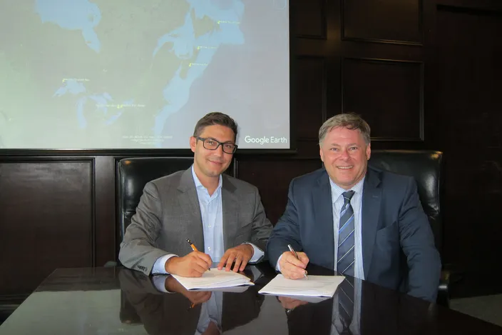 
Mr. Shaun Padulo, President at Heddle Marine (left) and Mr. Terry McGowan (right), President and CEO at Thordon Bearings (Photo: Thordon Bearings) 