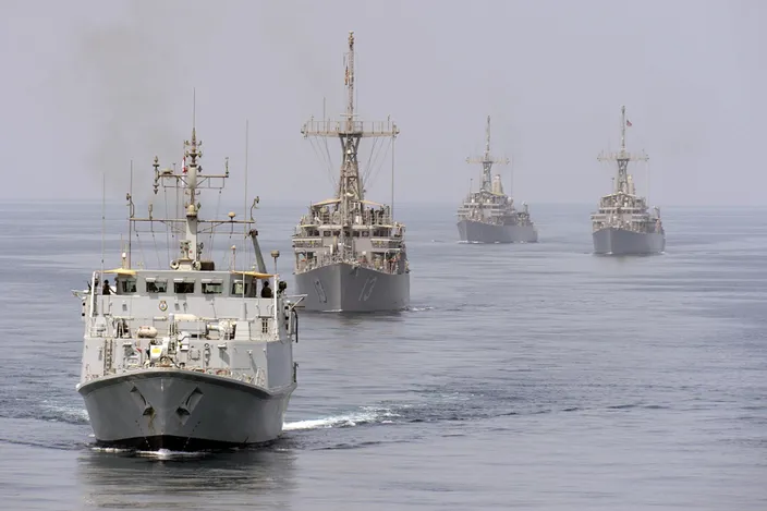 HMS Shoreham, which will be supported under the contract, operating out in the Persian Gulf and leading USS's Sentry, Devastator and Dextrous during an International Mine Counter Measures Exercise (Crown Copyright).