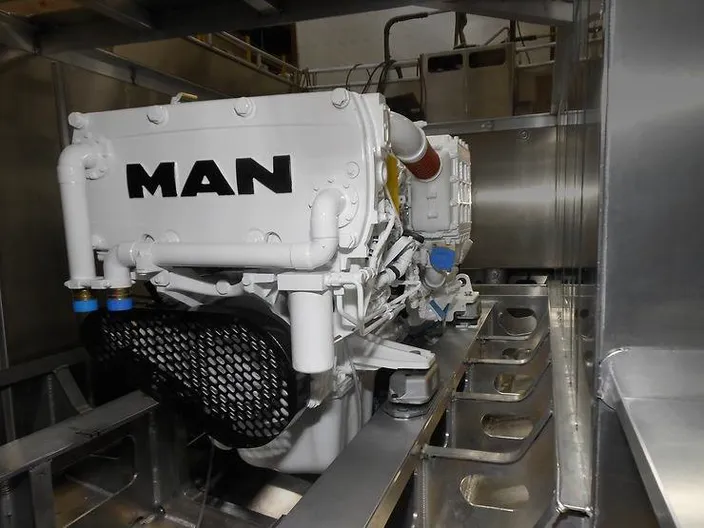 Small and quiet: The compact dimensions of 1,800 x 922 x 1,103 mm (L x B x H) of the MAN D2676 LE433 ensure sufficient engine room space and provides a comfortable working environment on deck. (Photo: MAN Engines)
