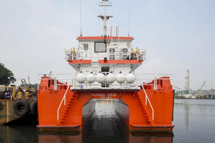 This StratCat features the world’s first IPS 900 quad installation