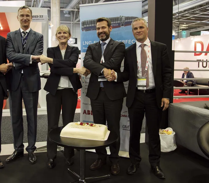 From L to R: Thomas Eefsen, Chief Commercial Officer, OMT; Pierre Sames, Group Technology and Research Director, DNV GL; Barbara Stanley, Vice President Power Generation, Caterpillar Solar Turbines; Julien Bec, Vice President LNG as Fuel GTT; Juha Koskela, Managing Director ABB Marine & Ports (Photo: DNV GL)