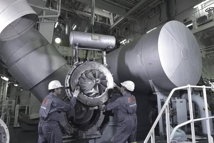 ABB Turbocharging service in the engine room of a containership (Photo: Wärtsilä / ABB)