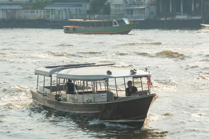 Water taxi: 12- by 2.5-meter powered by Cummins 6BTA-M 5.9-liter, 150 HP, owned by Supatra Co., LTD) (Photo: Haig-Brown/Cummins)